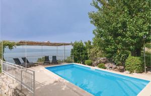 Awesome Apartment In Duce With Wifi 