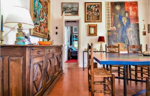 Maisons de vacances Amazing Home In Sernhac With Wifi : photos des chambres