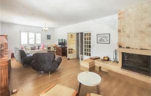 Maisons de vacances Gorgeous Home In Roquebrun : photos des chambres
