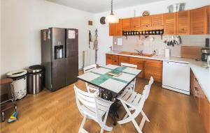Maisons de vacances Gorgeous Home In Roquebrun : photos des chambres
