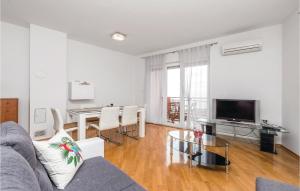 3 Bedroom Nice Apartment In Kastav 