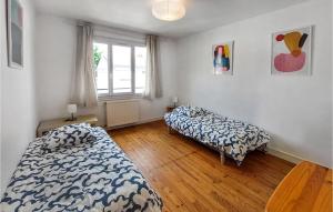 Maisons de vacances 2 Bedroom Awesome Home In Saint-Nazaire : photos des chambres