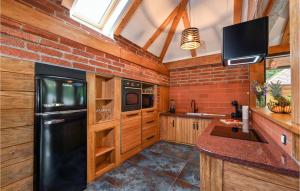 Cozy Home In Vitesinec With Sauna