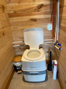 Chalet autonome à louer sur terrain de loisir de 2000m2 avec étang privé