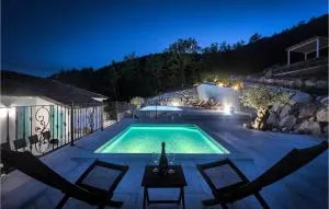 Amazing Home In Buzet With Jacuzzi - Dvori