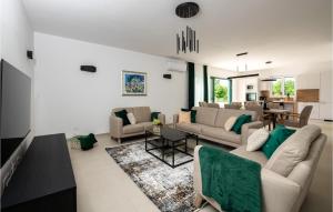 Stunning Home In Krnica 