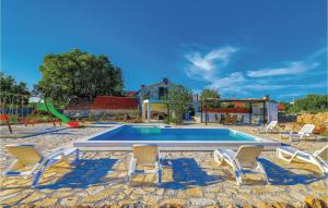 Two-Bedroom Holiday Home In Ljubitovica