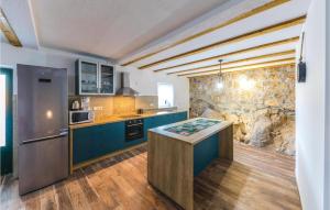 Two-Bedroom Holiday Home In Ljubitovica