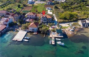 Two-Bedroom Apartment In Ston