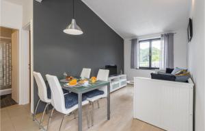 Cozy Apartment In Porec With Wifi 