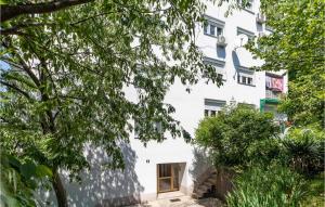 Lovely Apartment In Rijeka With Wifi