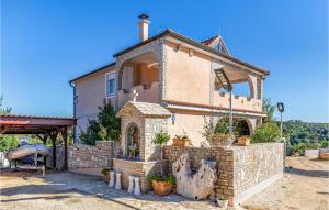 Awesome Apartment In Kavran With Wifi