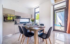 4 Bedroom Nice Home In Ivancici