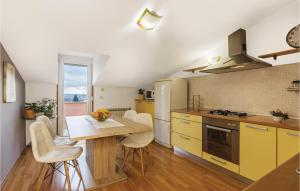 Stunning Apartment In Fazana With House Sea View 