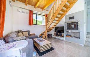 4 Bedroom Nice Home In Ivancici