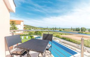 Cozy Home In Kakma With Lake View 