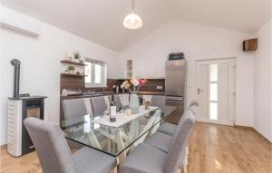 Cozy Home In Kakma With Lake View 