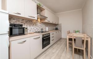 3 Bedroom Lovely Home In Labin