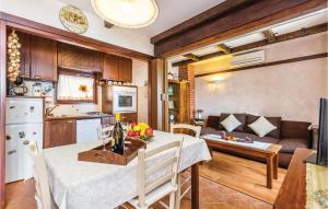 1 Bedroom Cozy Home In Moscenicka Draga 