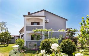 Nice Apartment In Fazana With Wifi 