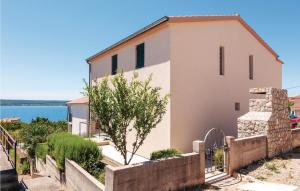1 Bedroom Amazing Apartment In Maslenica 