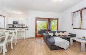 Beautiful Home In Gostinjac With Wifi 