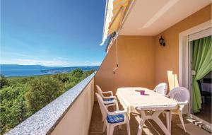 1 Bedroom Lovely Apartment In Smrika