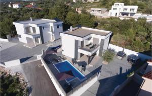 Three-Bedroom Holiday Home In Razanj