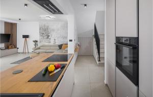 4 Bedroom Stunning Home In Nova Vas 