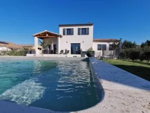 Grande maison avec jardin clos et piscine - Courthézon