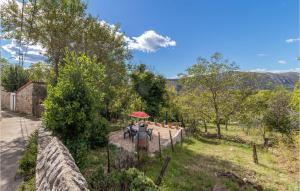 2 Bedroom Nice Apartment In Grizane