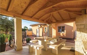 3 Bedroom Cozy Home In Galizana 