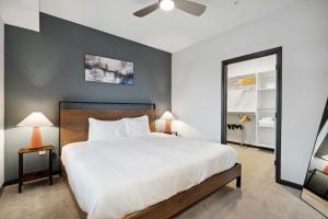 CozySuites Mass with parking lounge & roof deck #34