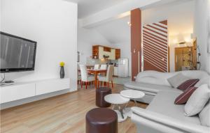 3 Bedroom Pet Friendly Apartment In Jadranovo 