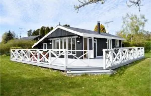 Two-Bedroom Holiday Home In Dronningmolle - Hulerød