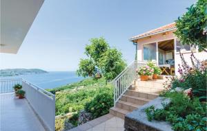 3 Bedroom Beautiful Apartment In Orasac 