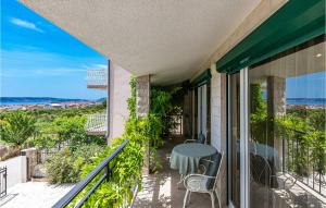 Amazing Home In Kastel Luksic 