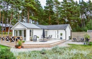 Cozy Home In Yngsjö With Kitchen