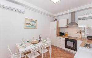 Gorgeous Home In Rogoznica