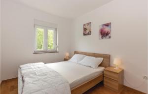 3 Bedroom Cozy Apartment In Crikvenica 