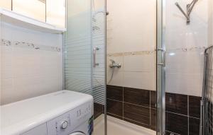 3 Bedroom Cozy Apartment In Crikvenica 
