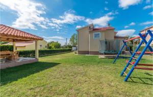Four-Bedroom Holiday Home In Pristeg