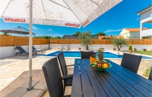 Beautiful Apartment In Donje Rastane