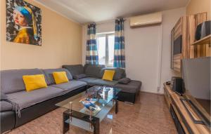 4 Bedroom Awesome Home In Pristeg 