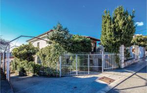 3 Bedroom Cozy Apartment In Kostrena