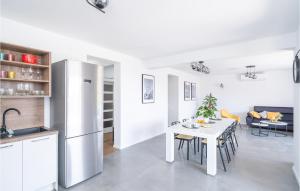 Nice Apartment In Molunat With Wifi