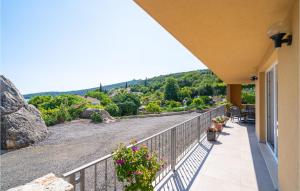 Nice Apartment In Molunat With Wifi