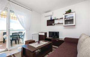 1 Bedroom Amazing Apartment In Smrika