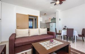 Awesome Apartment In Smrika With House Sea View 