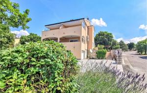 Awesome Apartment In Smrika With House Sea View 